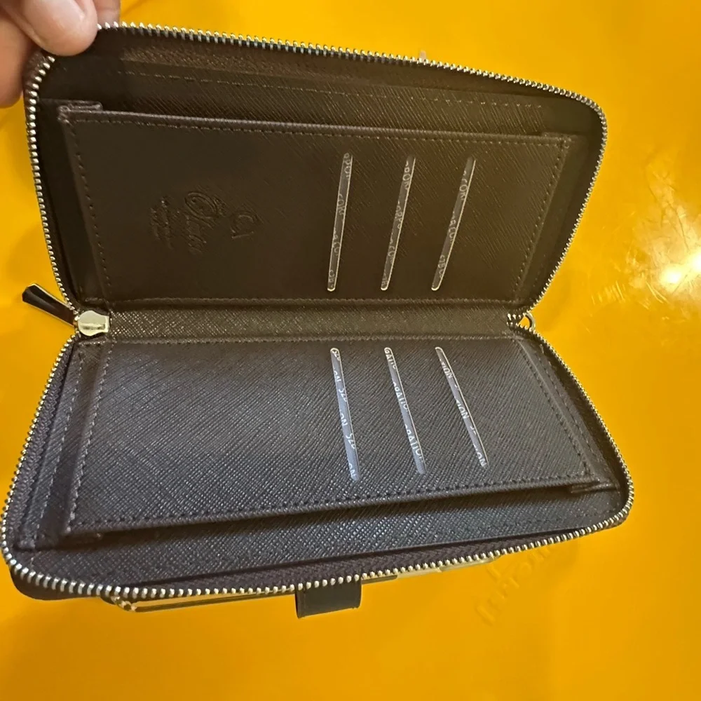 Kohl’s Black Wristlet Phone Case